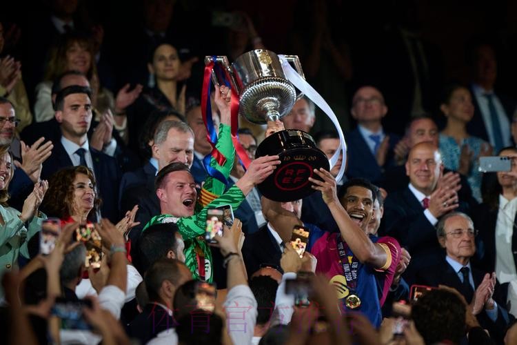 巴斯克斯:看巴萨踢球是享受但希望皇马夺冠 巴斯克斯:看巴萨踢球是享受但希望皇马夺冠